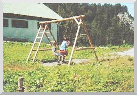 Kinder auf der Schaukel